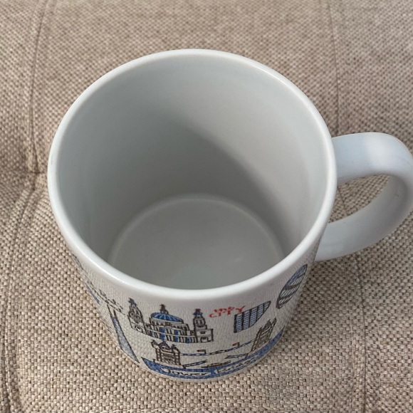 Julia Gash Art - Coffee Mug 10oz - British Royalty London Bridge, The Queen RARE - Picture 5 of 5